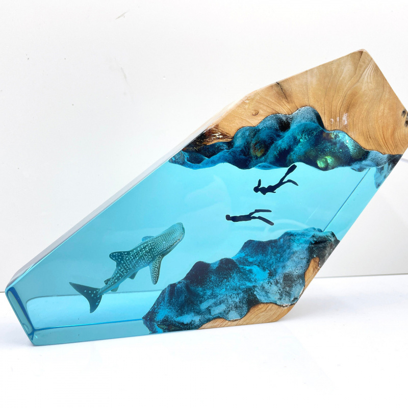Miniature Whale Shark Diver Re - đánh giá và giá Resin Art With Wood